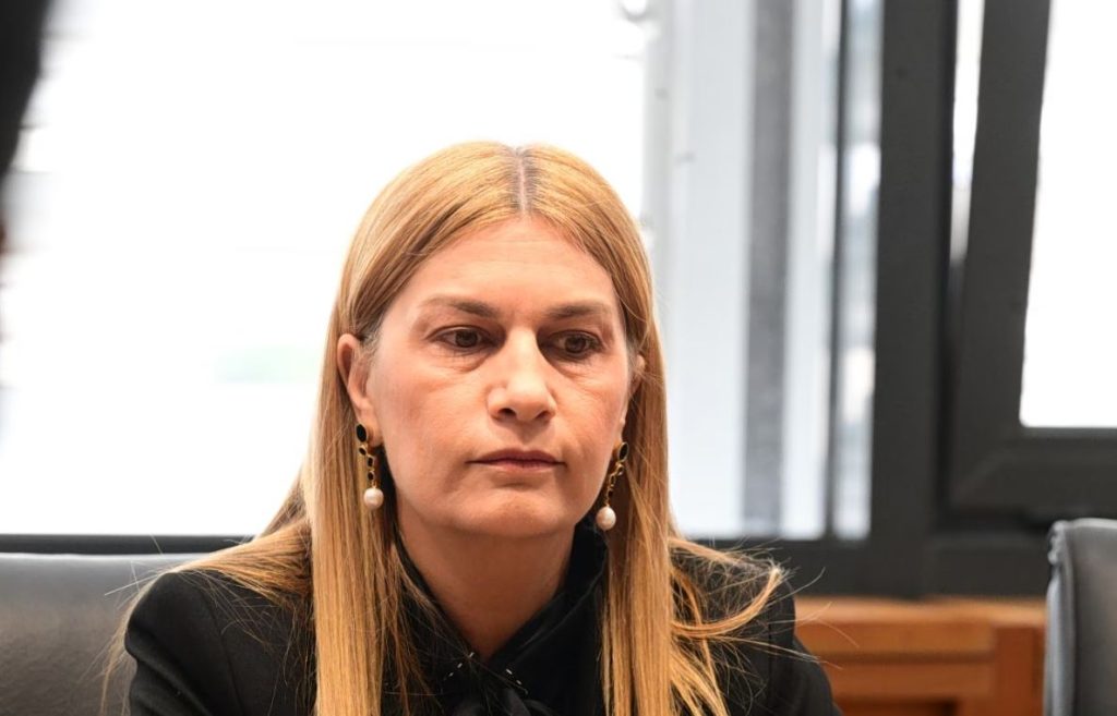 Χανιά: Επίθεση με απειλητικά συνθήματα στο σπίτι της Σέβης Βολουδάκη