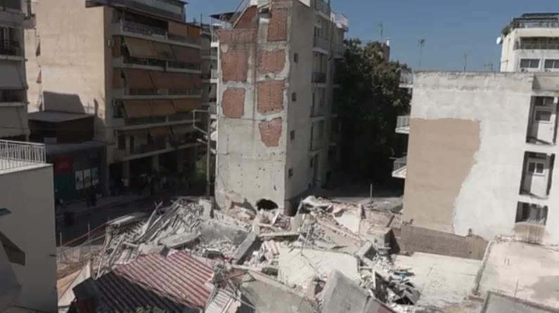 Πετράλωνα: Προειδοποιούσε για κίνδυνο ο ένας πολιτικός μηχανικός – Τα μηνύματα που έστειλε και η εμφανής διάβρωση στο έδαφος