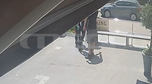 Βάρη: Συνελήφθη η γυναίκα που άφησε κλεισμένο τον σκύλο της στο αυτοκίνητο εν μέσω υψηλών θερμοκρασιών