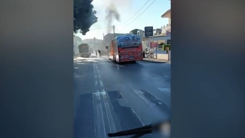 Ρόδος: Λεωφορείο πήρε φωτιά εν κινήσει – Δεν σημειώθηκαν τραυματισμοί