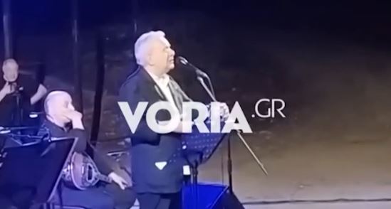 Ο Μητσιάς απήγγειλε τον «Γιάννη τον φονιά» – Του απαγόρευσε να το τραγουδήσει ο γιος του Μάνου Χατζιδάκι