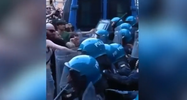 Ιταλία: Βίαιες διαδηλώσεις στην Μπολόνια για τον θάνατο 43χρονου κατά τη σύλληψη του από την αστυνομία