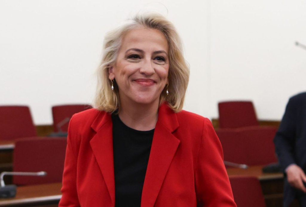 Νέα πρόεδρος του ΣΥΡΙΖΑ η Ρένα Δούρου – «Πυρά» κατά βουλευτών που αποχώρησαν από το κόμμα