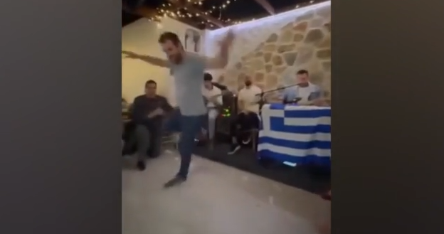 Εθνική πόλο ανδρών: Το ζεμπέκικο του τερματοφύλακα Παναγιώτη Τζωρτζάτου