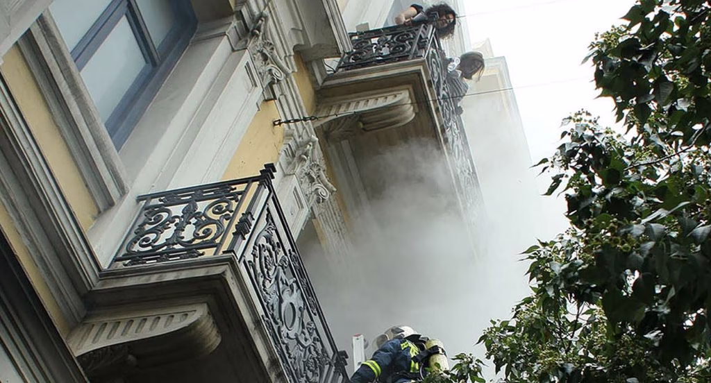 Δύο συλλήψεις για το έγκλημα στην Marfin – Τα πρόσωπα που μπαίνουν στο κάδρο των ερευνών