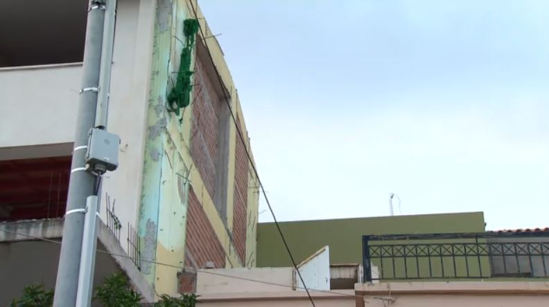 Μαρούσι: Ένας τραυματίας μετά από κατάρρευση τοίχου στην αυλή γειτονικού σπιτιού – MEGA Ντοκουμέντο