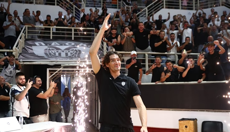 Αποθεώθηκε ο Όσμαν από τους οπαδούς του ΠΑΟΚ στην παρουσίασή του