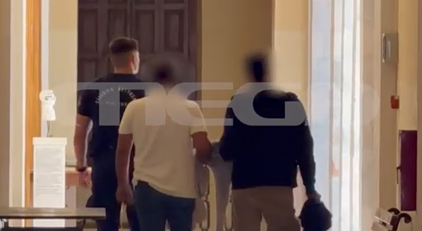 Πάρος: Ζωντανεύει ξανά ο εφιάλτης μετά την αναζωπύρωση – Οι φλόγες έφτασαν μέχρι τις αυλές σπιτιών στο Άσπρο Χωριό