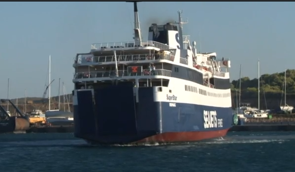 «Οδύσσεια» για 317 επιβάτες σε πλοίο της Seajets – Ξεκίνησαν από Ραφήνα για Άνδρο-Τήνο-Μύκονο αλλά… επιστρέφουν στο Λαύριο