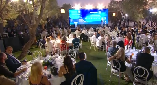 Super League: Ολυμπιακός και ΑΕΚ μονοπώλησαν το ενδιαφέρον στις βραβεύσεις