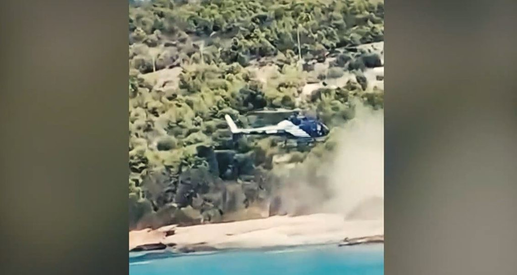 Σπέτσες: Προσγείωση ιδιωτικού ελικοπτέρου σε πολυσύχναστη παραλία