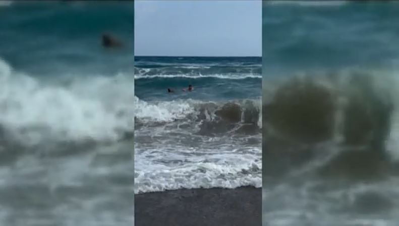 Χανιά: Δραματική επιχείρηση διάσωσης γυναίκας που παρασύρθηκε από ορμητικά κύματα
