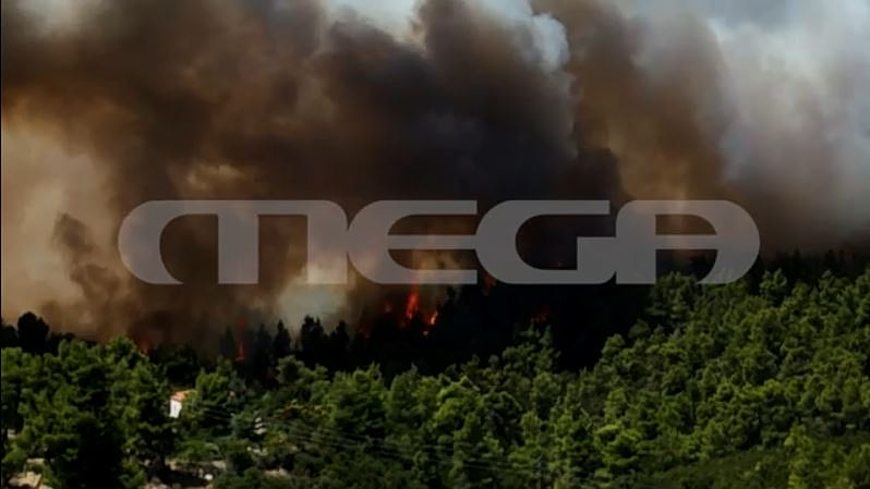 Πύρινος εφιάλτης χωρίς τέλος – Σε εξέλιξη οι επιχειρήσεις σε Κανδήλι και Αγία Σκέπη