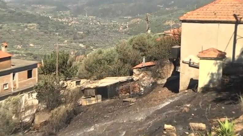 Φωκίδα: Στάχτη σπίτια και περιουσίες – Μετρούν τις πληγές τους οι κάτοικοι