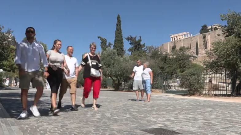 Αύγουστος στην Αθήνα με τα μάτια των τουριστών – Ουρές στην Ακρόπολη
