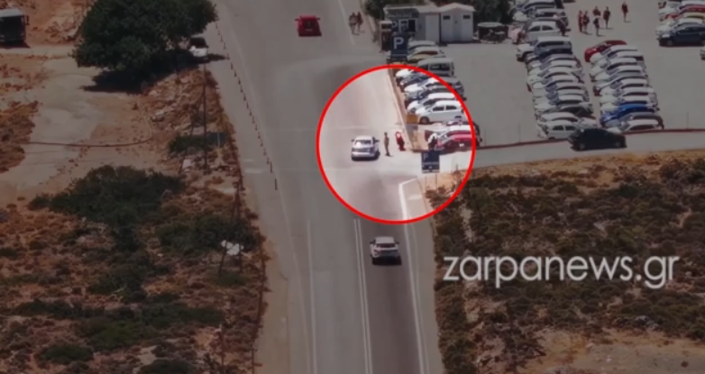 Ελαφονήσι: Αστυνομικοί συνέλαβαν για έβδομη φορά παρκαδόρο για παράνομη άγρα πελατών – Έπιασαν και τον ιδιοκτήτη του παρκινγκ