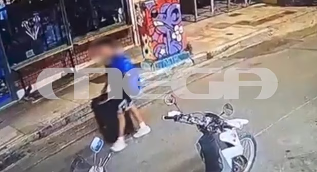 Κυψέλη: Η στιγμή που ο 26χρονος μεταφέρει τη βαλίτσα με τη νεκρή Βρετανίδα – MEGA ντοκουμέντο