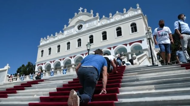 Κορυφώνονται οι εορτασμοί για τον Δεκαπενταύγουστο στην Τήνο