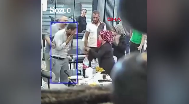 Τουρκία: Η στιγμή που ιδιοκτήτης εστιατορίου σώζει πελάτη που πνίγεται