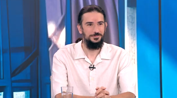 «Νίκος Ξυλούρης: Ο Αρχάγγελος της Κρήτης»: Στο MEGA ο σκηνοθέτης της μοναδικής μουσικοθεατρικής παράστασης