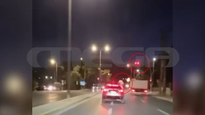 Συνελήφθη 21χρονος που παραβίασε κόκκινο στη λεωφόρο Πεντέλης και παραλίγο να παρασύρει πεζό – Βίντεο ντοκουμέντο