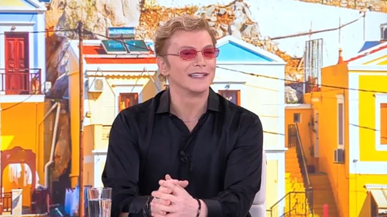 Τάκης Ζαχαράτος για Γιώργο Μαζωνάκη: «Νιώθω σαν να χάθηκε ο ήρωας μου» – Τι ειπε για την παράσταση “Δεσποινίς Μαργαρίτα” στο θέατρο
