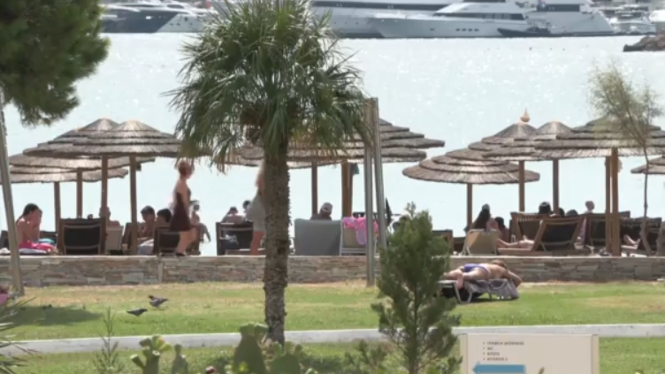 Βουλιαγμένη: Νεκρός 82χρονος έπειτα από άγριο καβγά με 76χρονο για μια ξαπλώστρα – Τι λέει στο MEGA ο 76χρονος