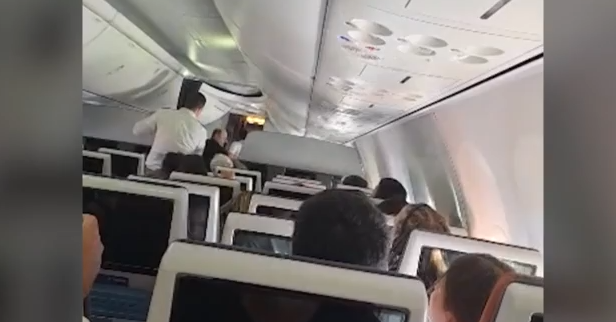 Συναγερμός στο Ισραήλ: Συγκυβερνήτης μαχαίρωσε τον πιλότο με στόχο να ρίξει το αεροπλάνο