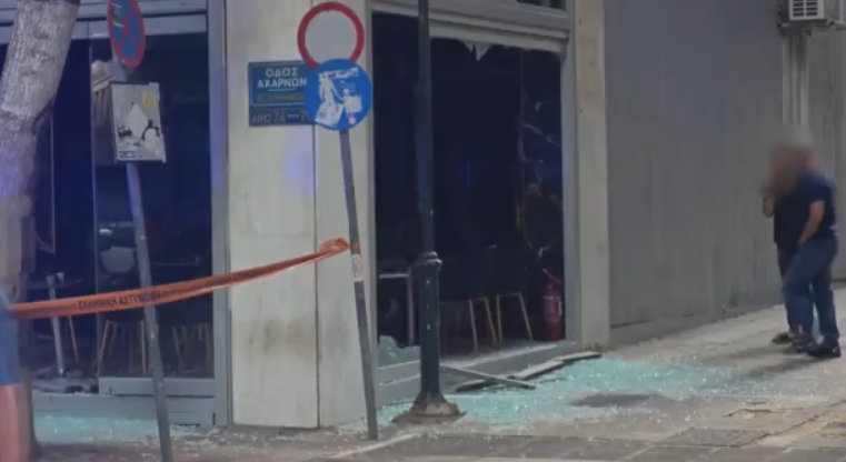 Δύο όμοιες επιθέσεις με χειροβομβίδα σε καταστήματα στην Αχαρνών & στην πλατεία Αμερικής – Τι εξετάζουν  οι Αρχές