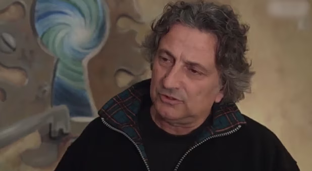 Ο υπνοθεραπευτής που έλαβε τη φωτογραφία με τον Γιώργο Μαζωνάκη αποκλειστικά στο MEGA