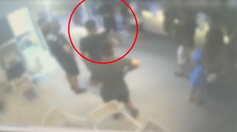 Χαλκιδική: Βίντεο ντοκουμέντο από τον άγριο ξυλοδαρμό 27χρονου τουρίστα σε μπαρ