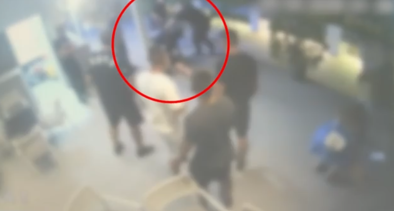 Χαλκιδική: Σοκαριστικό βίντεο ντοκουμέντο από άγριο ξύλο – Θαμώνες μιλούν για ερωτική αντιζηλία,  φίλος των δραστών δίνει άλλη εκδοχή