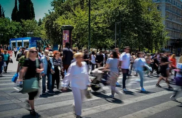 Πώς σχολιάζουν οι πολίτες τις εξαγγελίες του πρωθυπουργού στη ΔΕΘ – «Είναι μέτρα ασπιρίνη, είναι απάτη, κοροϊδία»