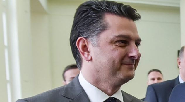 Αποχώρησε ο Μπεκίρης από το γραφείο του πρωθυπουργού μετά από καταγγελίες ότι δεν έχει πτυχίο
