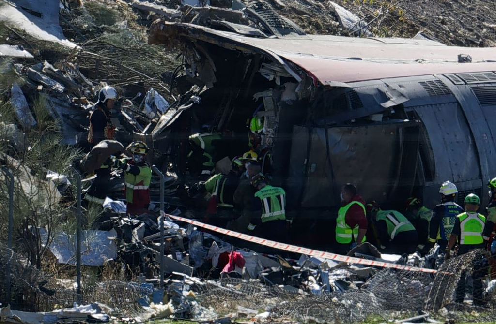 Ισπανία: Τριήμερο πένθος για τη σιδηροδρομική τραγωδία με 69 νεκρούς