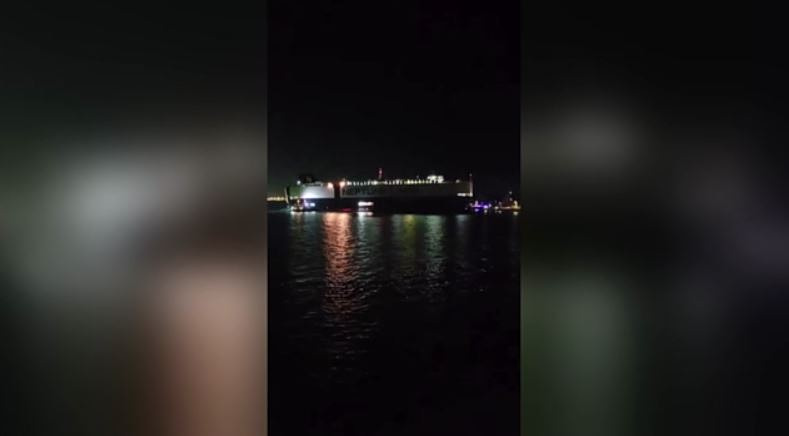 Προσάραξε φορτηγό πλοίο στον δίαυλο του ναύσταθμου Σαλαμίνας