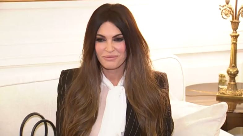«Τελείωσε» την Κίμπερλι Γκιλφόιλ ο Τραμπ – Όλο το παρασκήνιο της αποπομπής της από την θέση της πρέσβεως των ΗΠΑ