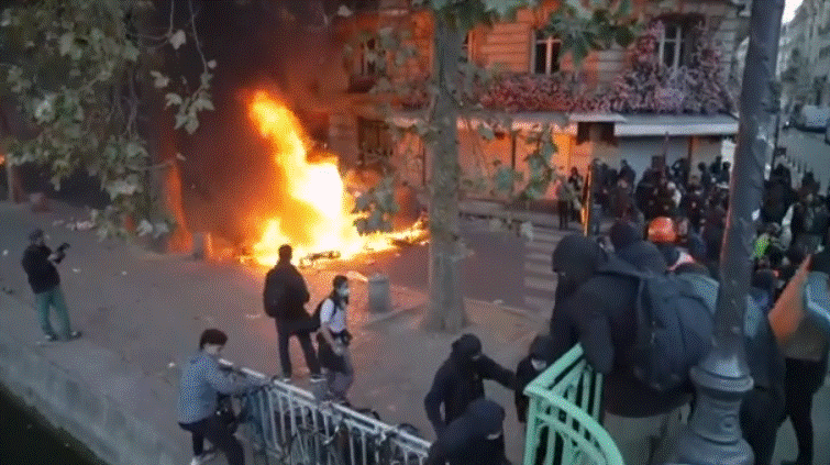 Γαλλία: Έκρηξη οργής στις μεγάλες πόλεις – Μαθητές, φοιτητές & εργαζόμενοι στους δρόμους