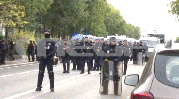 «Σκηνικό πολέμου» σε Γαλλία, Ιταλία και Αλβανία – Το MEGA με τρεις απεσταλμένους καταγράφει τις εξελίξεις