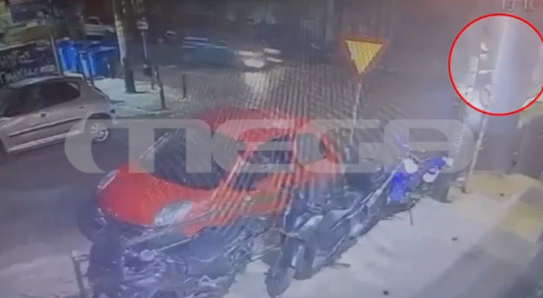 Παγκράτι: Η στιγμή της σύγκρουσης μηχανής με ΙΧ – Ένας νεκρός, MEGA ντοκουμέντο