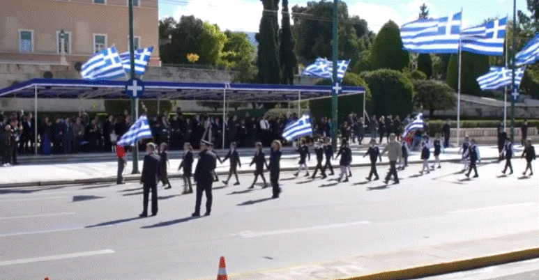 Με συγκίνηση και υπερηφάνεια οι μαθητικές παρελάσεις σε όλη την Ελλάδα για την επέτειο της 28ης Οκτωβρίου