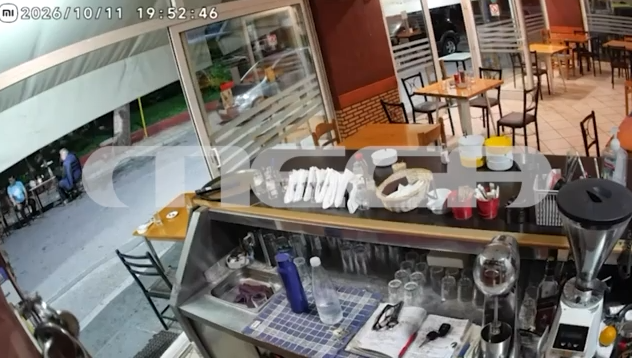 Περιστέρι: Η στιγμή της σύλληψης 40χρονης που επιχείρησε να δηλητηριάσει τον εν διαστάσει σύζυγό της – MEGA ντοκουμέντο