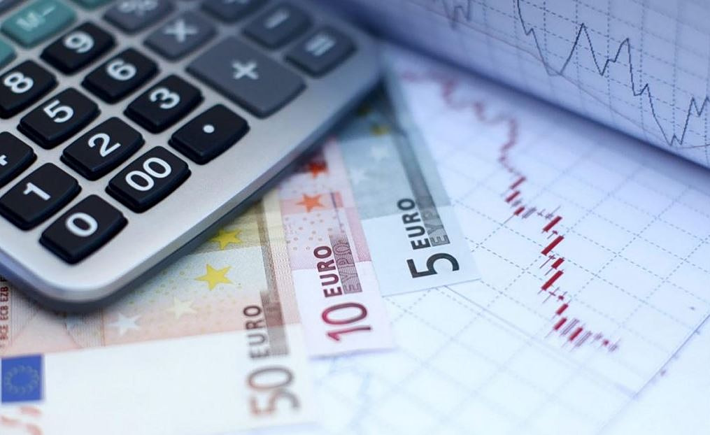 Προσχέδιο Προϋπολογισμού 2027: Τι προβλέπεται για μισθούς, παροχές και δημόσιο χρέος