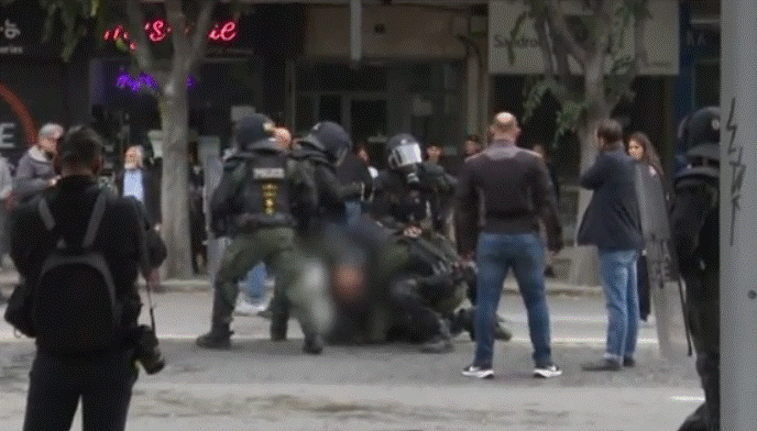 Άγρια επεισόδια σε αντιφασιστική κινητοποίηση ενάντια σε εκδήλωση του Κασιδιάρη