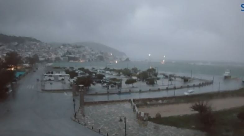 Σκόπελος: Ισχυρές καταιγίδες και θυελλώδεις άνεμοι – Η αντιπεριφερειάρχης Βορείων Σποράδων στο MEGA